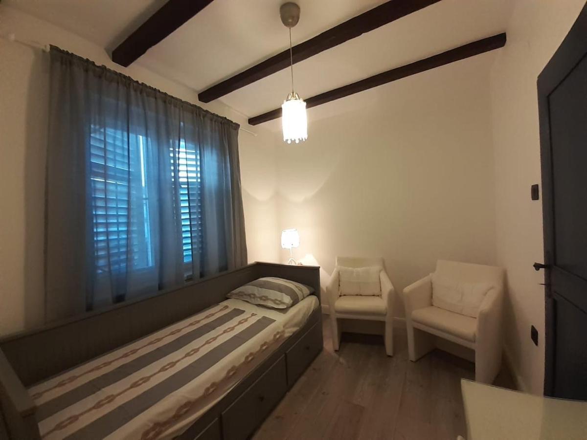 Apartments Dile Sukošan Exterior foto